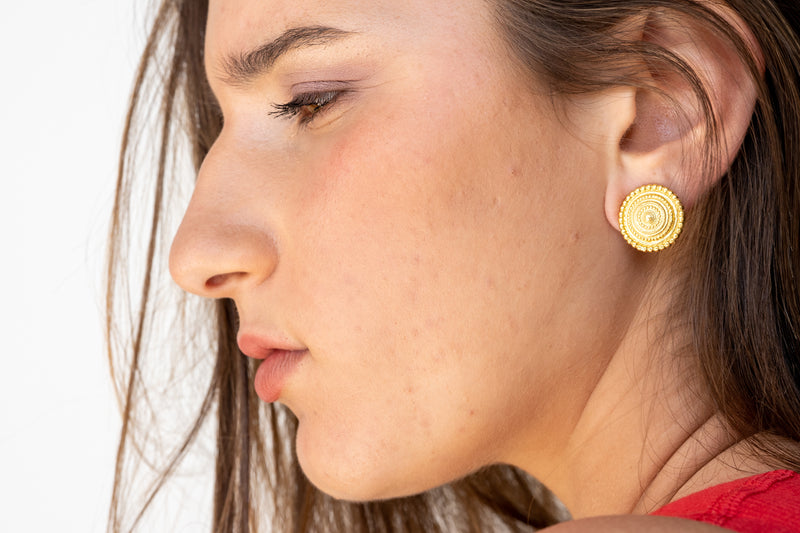 Nefertiti stud earrings with granules