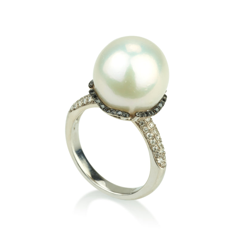 Pearls | Solitaire pearl ring with diamonds.