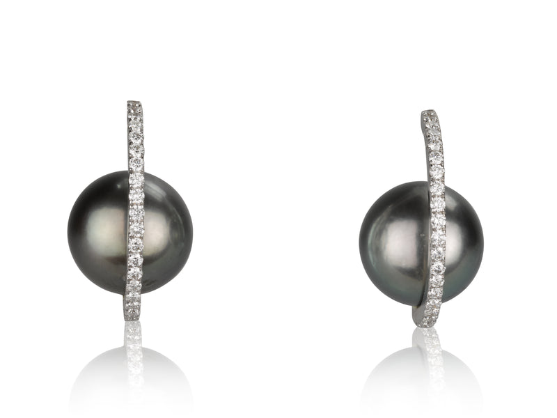 Pearls | Diamond bar earrings with Tahitian pearls