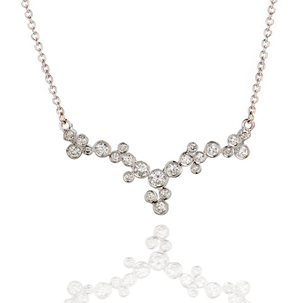 Spreaded diamond cluster necklace