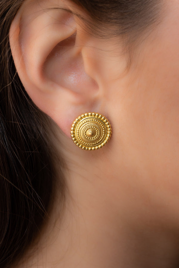 Nefertiti stud earrings with granules